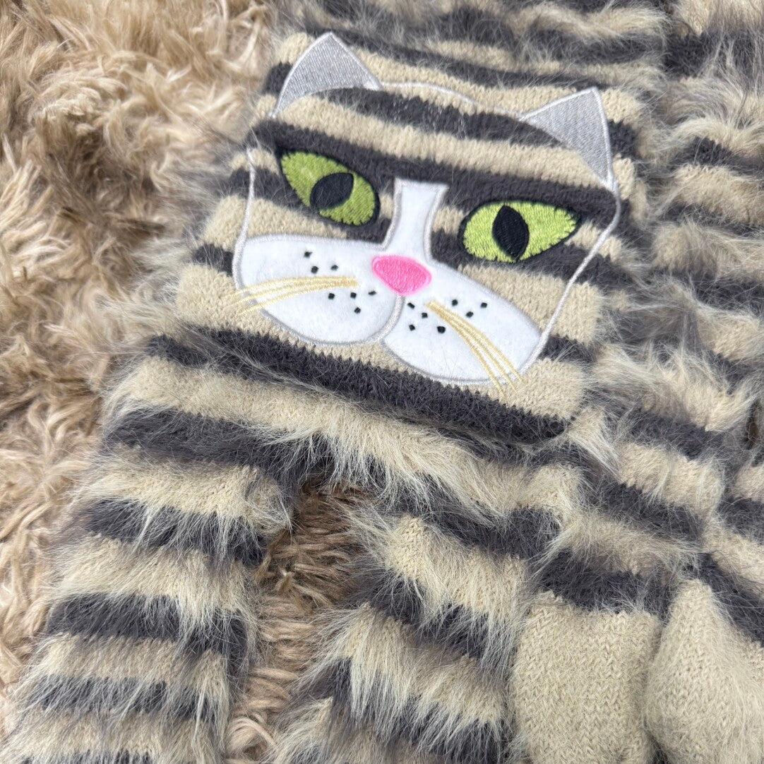 Your Neck Belongs to the Cat