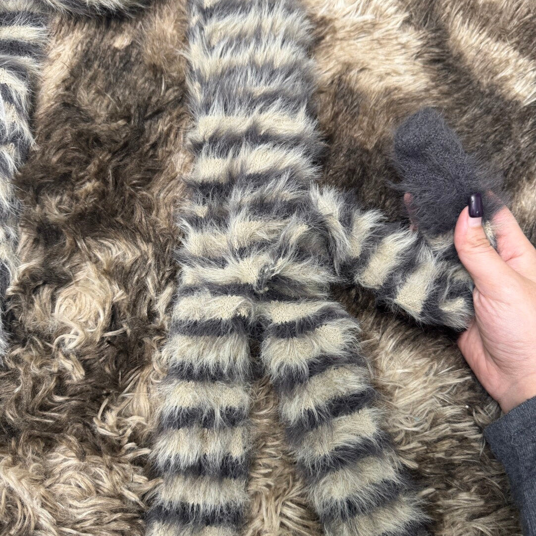 Your Neck Belongs to the Cat