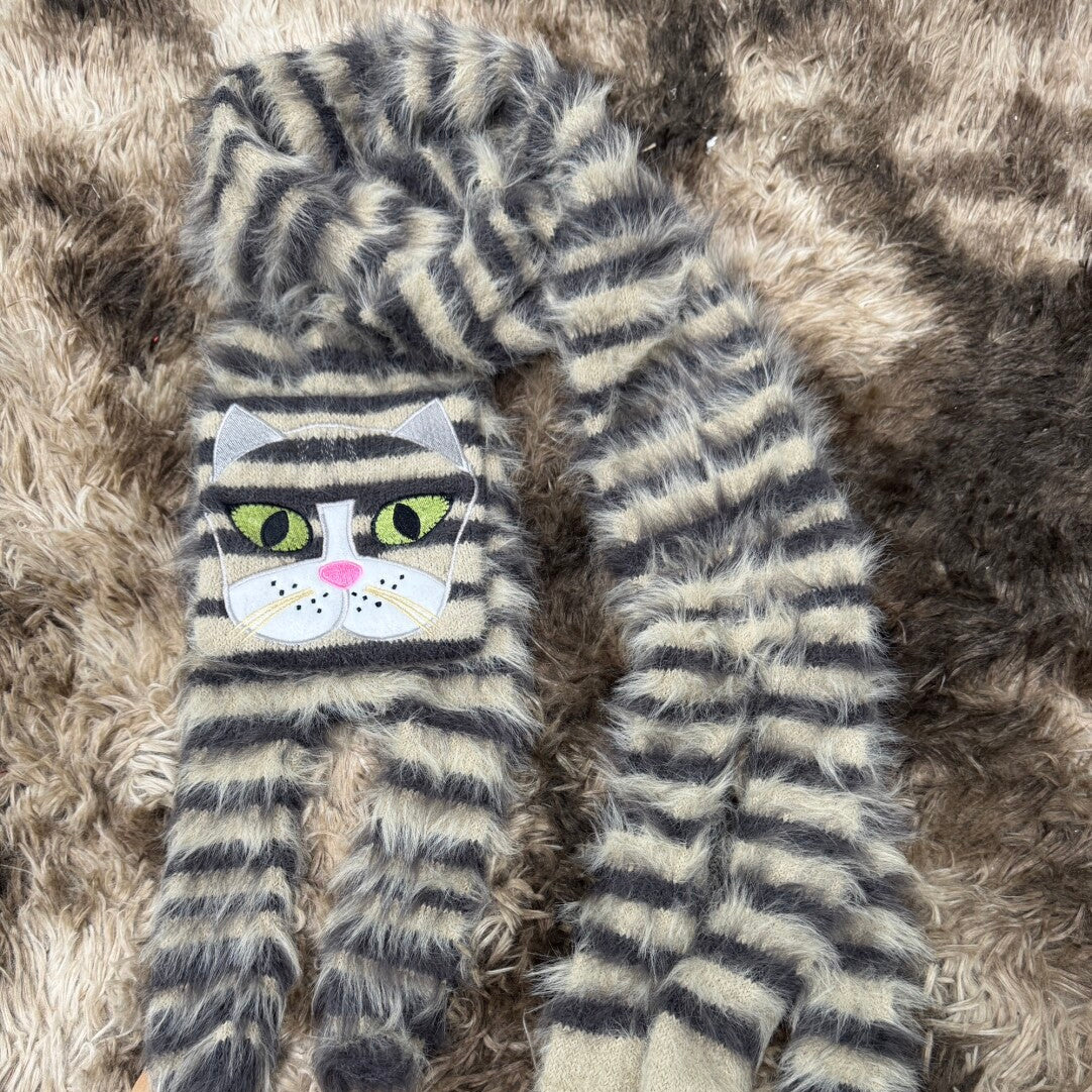 Your Neck Belongs to the Cat